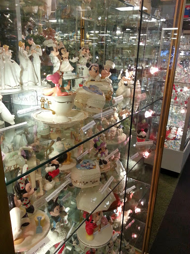 Gift Shop «Shady Maple Gift Shop», reviews and photos, 129 Toddy Dr, East Earl, PA 17519, USA