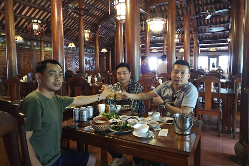 La Pines Restaurant -Lá Thông