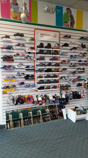 Shoe Store «Footbeats Stride Rite/ Footbeats Comfort and Wide», reviews and photos, 420 Enfield St, Enfield, CT 06082, USA