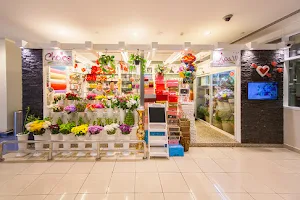 Choice Flowers - Flower Delivery Abu Dhabi | Flower Shop Abu Dhabi | محل زهور ابوظبي | Birthday Flowers | Anniversary Flowers image