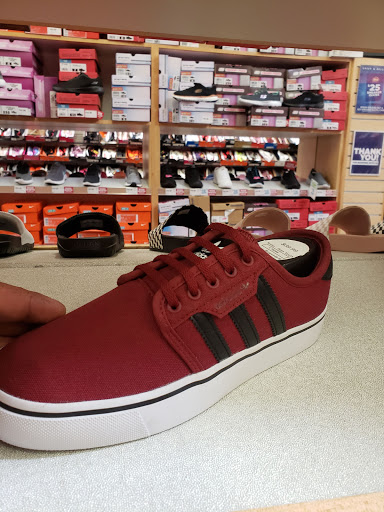 Shoe Store «WSS», reviews and photos, 460 San Fernando Mission Blvd, San Fernando, CA 91340, USA