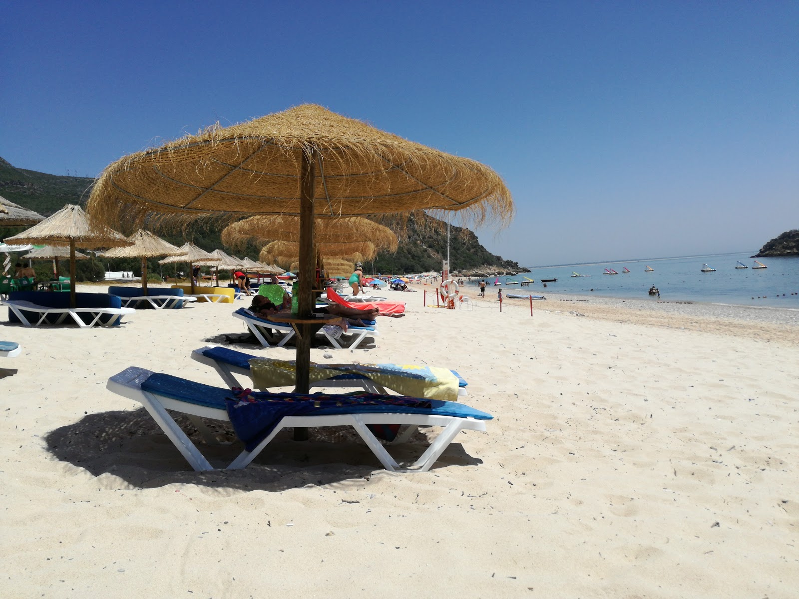 Fotografie cu Plaja Arrabida zonă de stațiune de pe plajă