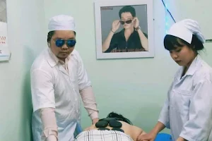 Xoa bóp bấm huyệt đa khoa xương khớp méo miệng giãn tĩnh mạch và Nâng cơ mặt sụp mí mắt Phúc Nguyễn image