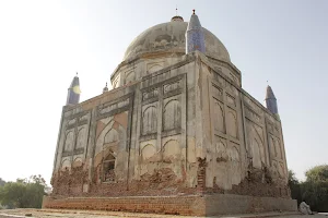Shah Baharo Tomb Larkana image