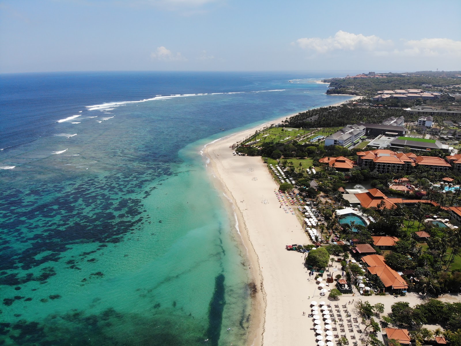 Φωτογραφία του Nusa Dua Grand Hyatt με ευρύχωρη ακτή