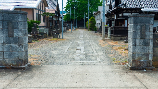 〒943-0892 新潟県上越市寺町３丁目６−３７