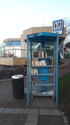 BOITE à LIVRES - BIBLIOTHEQUE de RUE - Gare routière - Office du tourisme à Évian-les-Bains