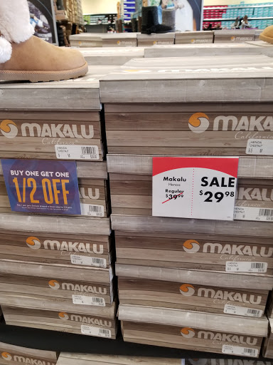 Shoe Store «Shoe Carnival», reviews and photos, 4835 W 77th St, Burbank, IL 60459, USA