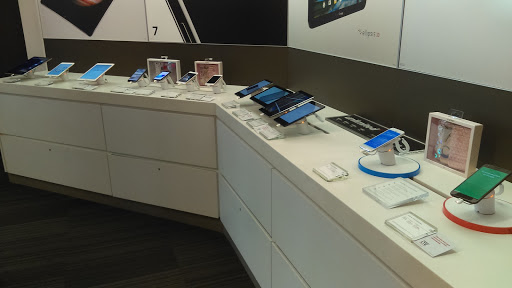 Cell Phone Store «Verizon», reviews and photos, 8810 SW 72nd Ct, Miami, FL 33156, USA
