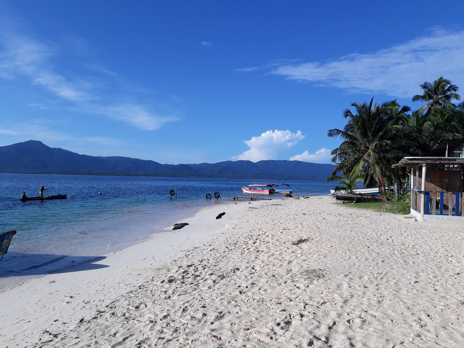Foto de Isla Naranjo beach - lugar popular entre os apreciadores de relaxamento