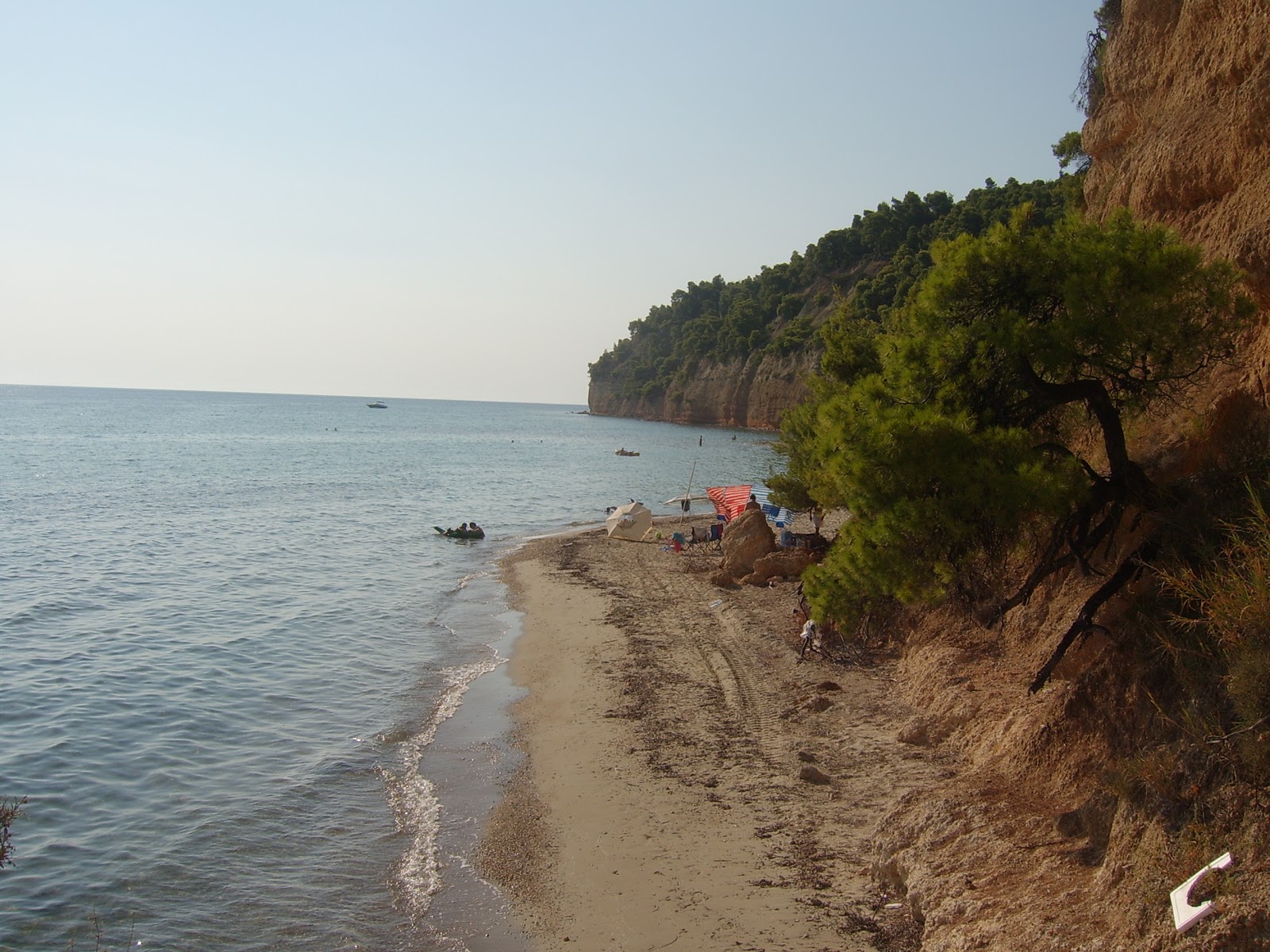 Foto di Andrea beach con una superficie del acqua verde chiaro