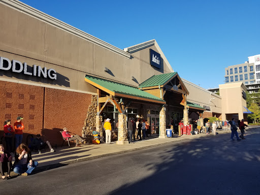 Camping Store «REI», reviews and photos, 1165 Perimeter Center W #200, Atlanta, GA 30338, USA