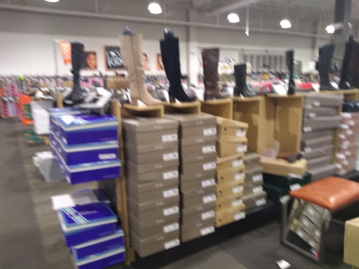 Shoe Store «DSW Designer Shoe Warehouse», reviews and photos, 1 Walden Galleria, Buffalo, NY 14225, USA