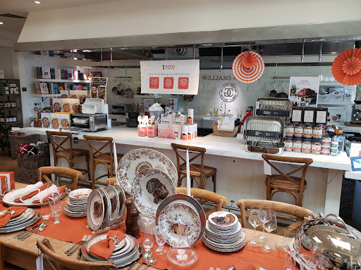 Kitchen Supply Store «Williams-Sonoma», reviews and photos, 605 Broadway, Sonoma, CA 95476, USA