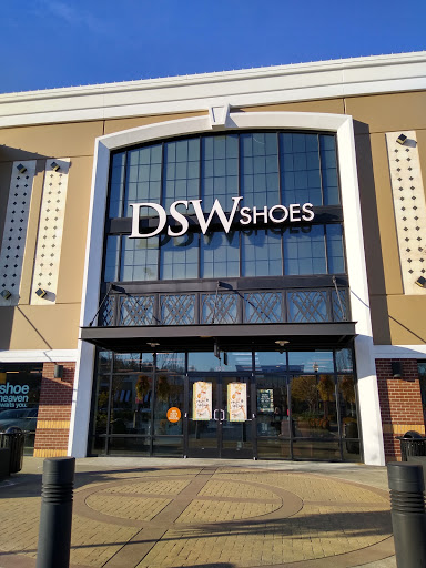 Shoe Store «DSW Designer Shoe Warehouse», reviews and photos, 17100 Southcenter Pkwy, Tukwila, WA 98188, USA