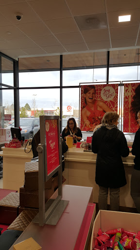 Hair Salon «Ulta Beauty», reviews and photos, 1500 N Tomahawk Island Dr, Portland, OR 97217, USA