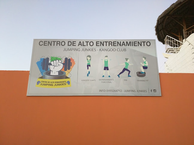 Opiniones de Centro De Alto Entrenamiento Jumping Junkies - Kangoo Club en Manta - Gimnasio