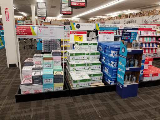 Office Supply Store «Office Depot», reviews and photos, 40 E Golf Rd, Schaumburg, IL 60173, USA