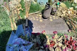 Gravesite of Malcolm X image