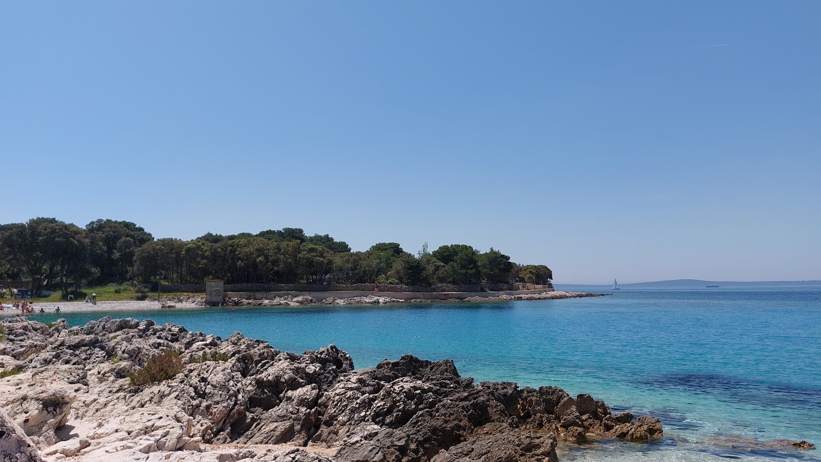 Plaza Tratica'in fotoğrafı dağlarla çevrili