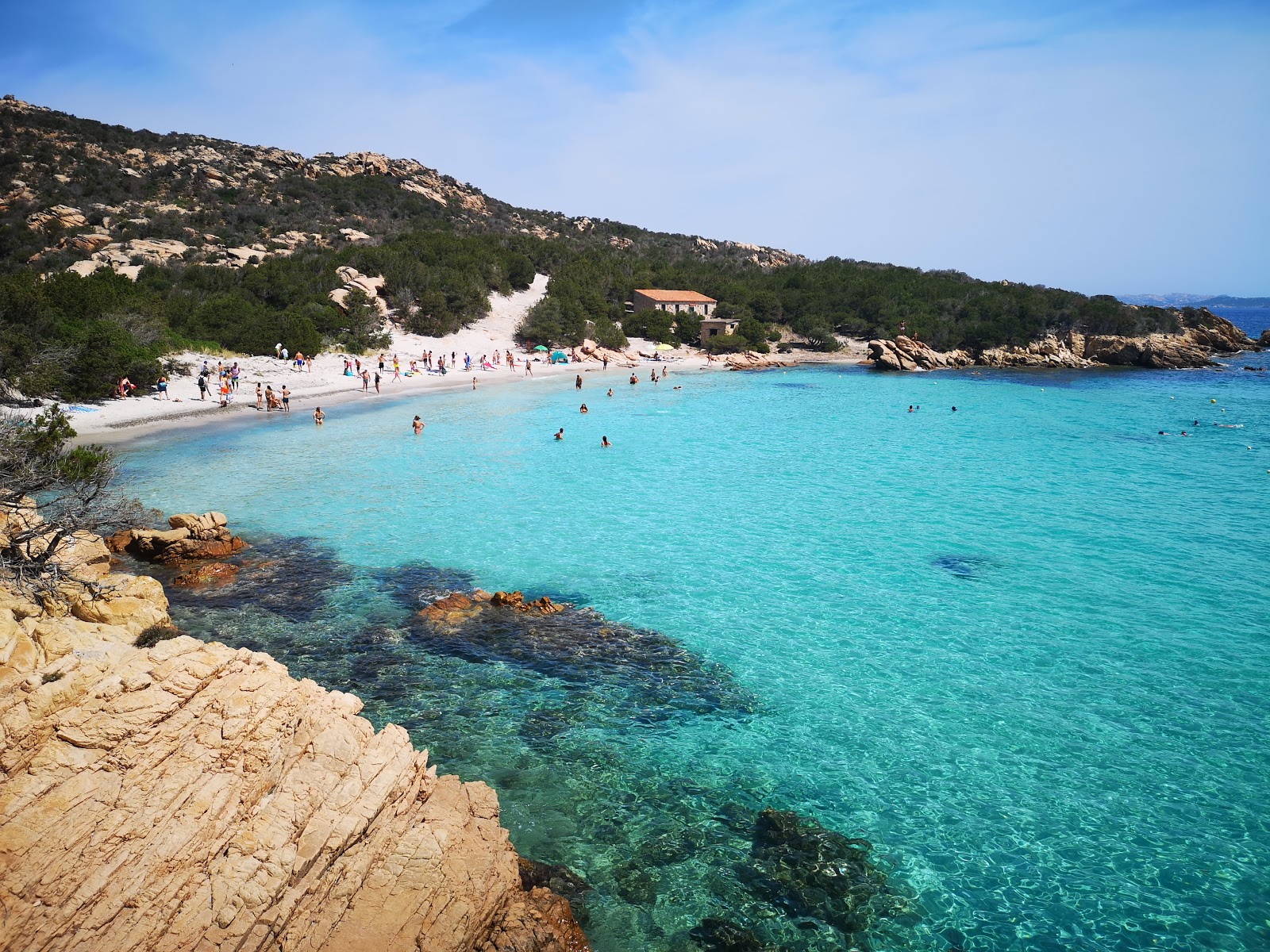 Foto von Cala Granara Strand mit beiger sand Oberfläche