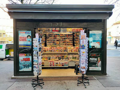 Kiosque à journaux à Cachan