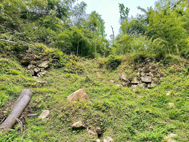 芥川山城大手道