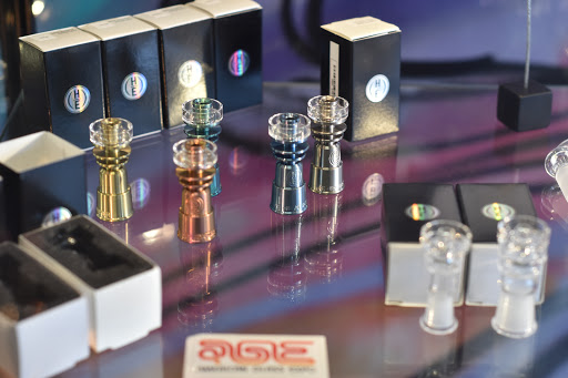 Tobacco Shop «Kazzaz Smoke Shop», reviews and photos, 6355 W Montrose Ave, Chicago, IL 60634, USA