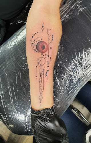 Lady Rose Tattoo - Luboń