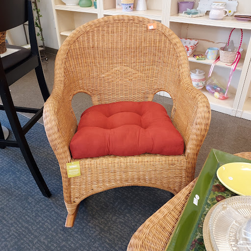 Thrift Store «Beverly Bootstraps Thrift Shop», reviews and photos, 198 Rantoul St, Beverly, MA 01915, USA