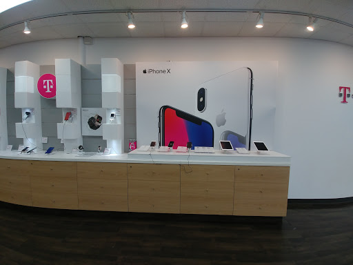 Cell Phone Store «T-Mobile», reviews and photos, 1578 Hempstead Pike, Elmont, NY 11003, USA