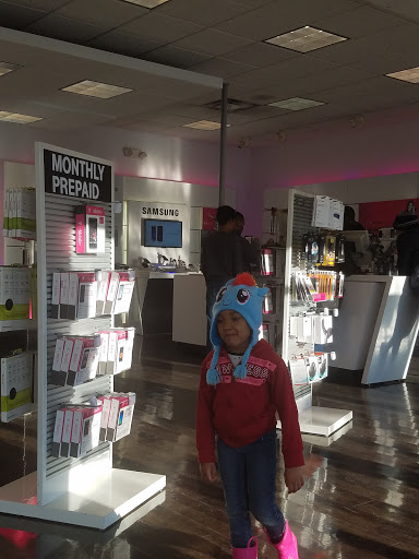 Cell Phone Store «T-Mobile», reviews and photos, 2545 Sheila Ln, Richmond, VA 23225, USA