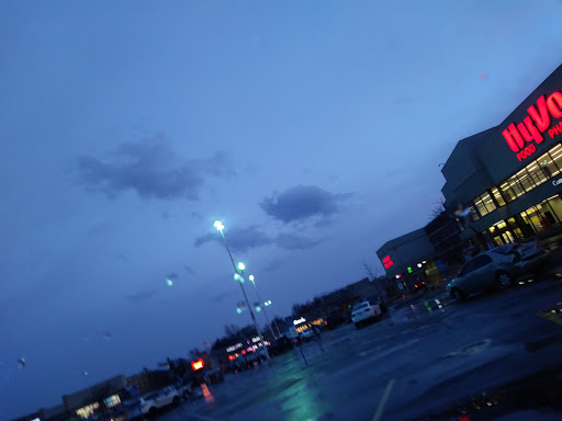 Supermarket «Hy-Vee», reviews and photos, 207 NE Englewood Rd, Kansas City, MO 64118, USA