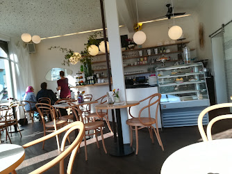 Hellen Stein Cafe / Bar