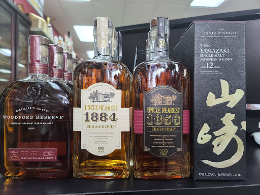 Liquor Store «Royal Liquor & Wine», reviews and photos, 1015 N Randall Rd, Elgin, IL 60123, USA