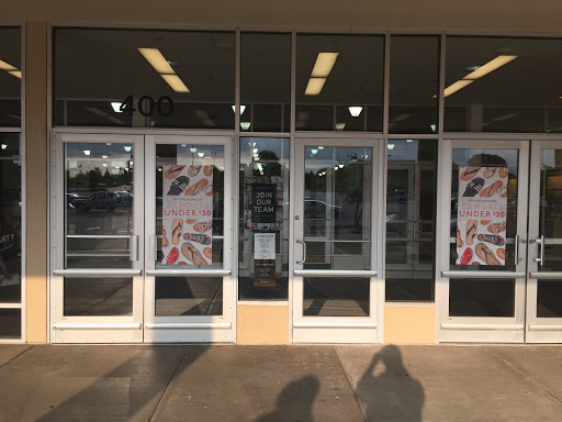 Shoe Store «DSW Designer Shoe Warehouse», reviews and photos, 413 N Milwaukee Ave, Vernon Hills, IL 60061, USA