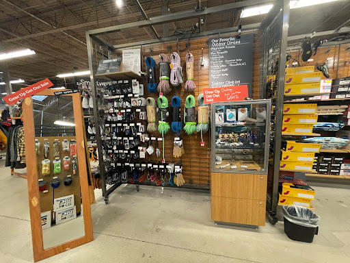 Camping Store «REI», reviews and photos, 17W160 W 22nd St, Oakbrook Terrace, IL 60181, USA