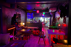 FOOL MOON Bar & Restaurant image
