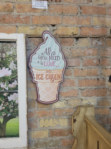 Espresso Bar «Friends on the Square», reviews and photos, 41 N Wisconsin St, Elkhorn, WI 53121, USA