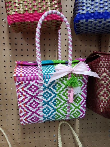 Flea Market «Fox Valley Flea Market», reviews and photos, 840 N State St, Elgin, IL 60123, USA