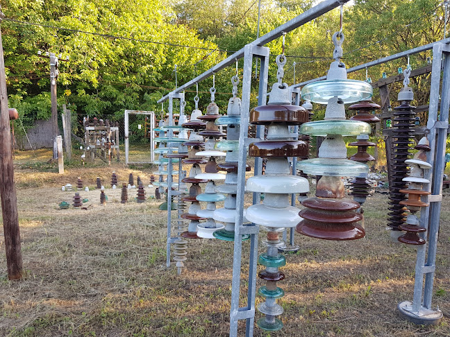 Értékelések erről a helyről: Szabadvezetéki Szigetelők Magángyűjteménye - Personal Collection of Overhead Line Insulators, Szekszárd - Múzeum