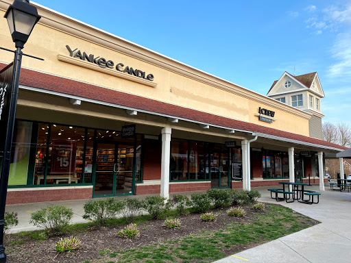 Shopping Mall «Clinton Crossing Premium Outlets», reviews and photos, 20 Killingworth Turnpike, Clinton, CT 06413, USA