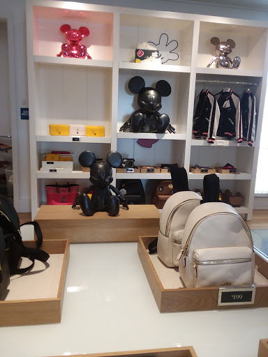 Shopping Mall «Petaluma Village Premium Outlets», reviews and photos, 2200 Petaluma Blvd N, Petaluma, CA 94952, USA