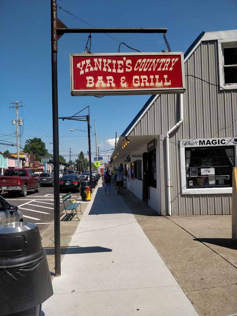 Yankies Bar & Grill 44041
