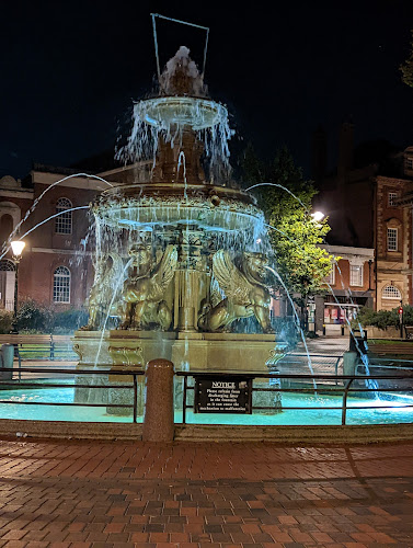 Comments and reviews of Town Hall Square Fountain