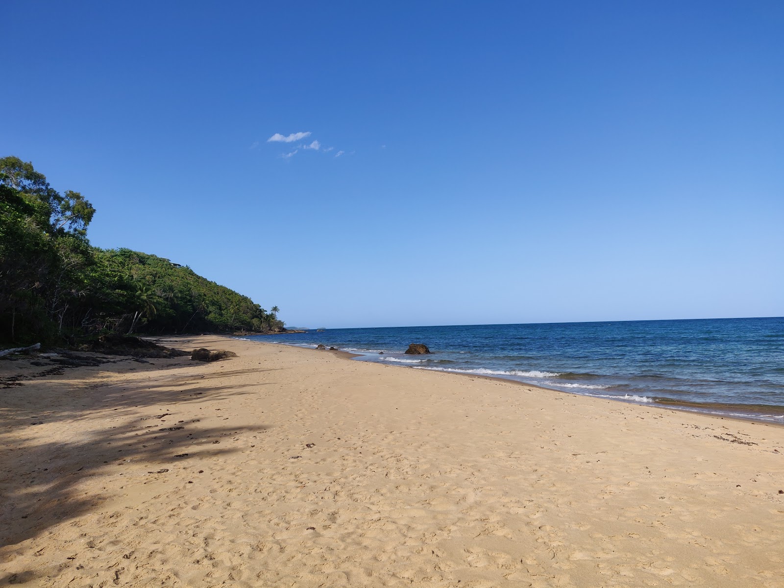 Foto de Brookes Beach con arena beige superficie