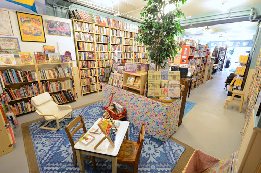 Used Book Store «The Looking Glass», reviews and photos, 823 S Oak Park Ave, Oak Park, IL 60304, USA