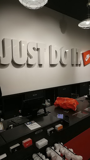 Sporting Goods Store «Nike Factory Store», reviews and photos, 3000 Grapevine Mills Pkwy #611, Grapevine, TX 76051, USA