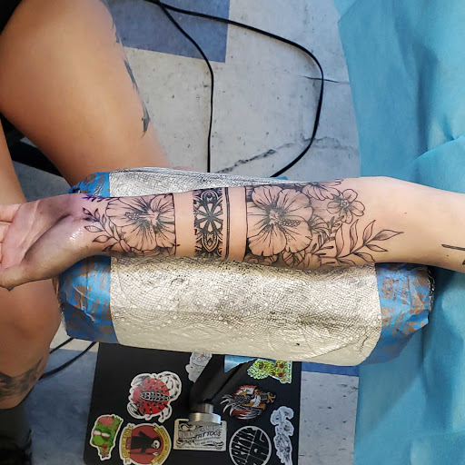 Tattoo Shop «Autumn Moon Tattoo», reviews and photos, 117 N Magnolia Ave, Anaheim, CA 92801, USA