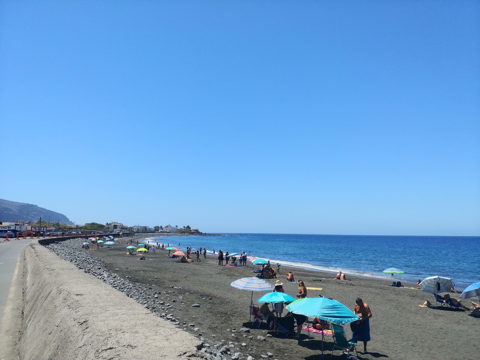 Foto von Playa Valle Gran Rey mit grauer sand Oberfläche